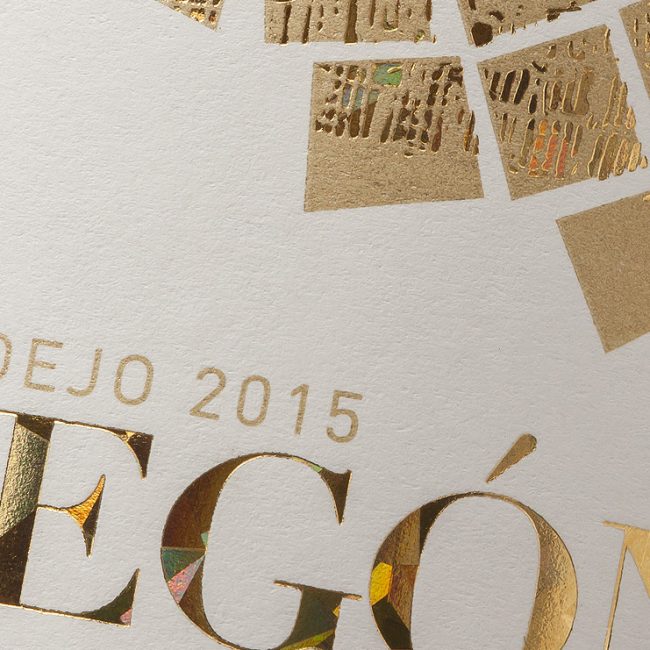 Detalle de impresión de etiqueta de vino Legón