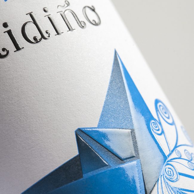 Detalle de impresión de etiqueta de albariño Sentidiño