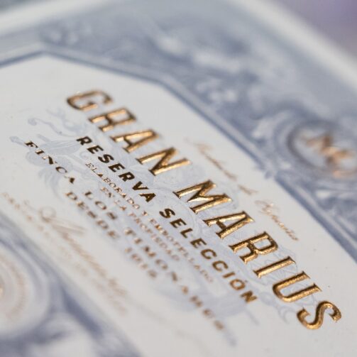 Detalle de impresión de etiqueta de vino Gran Marius