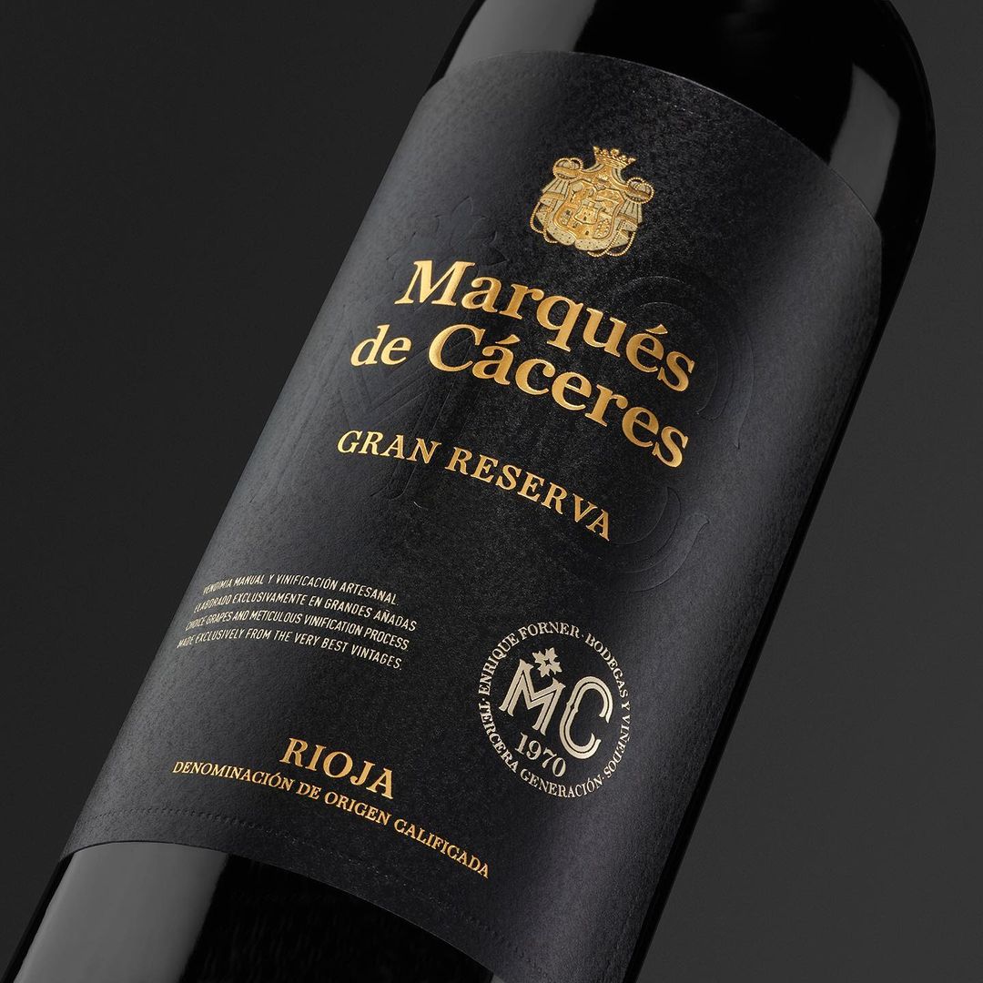 Detalle de impresión de etiqueta de vino Marqués de Cáceres Gran Reserva